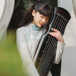ħK